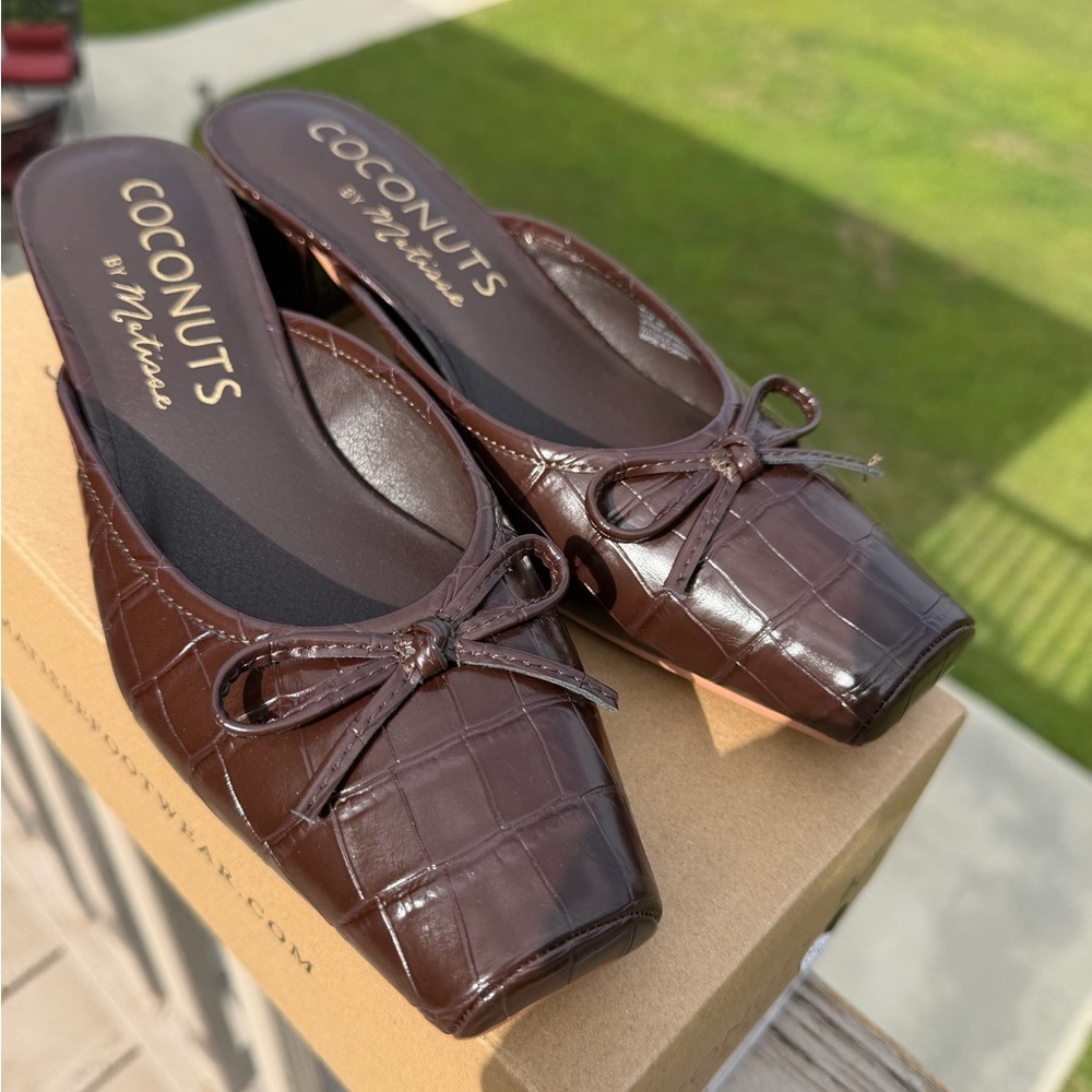 Coconuts by Matisse Brown Croc-Embossed Slip-On Mule with Bow NEW in BOX